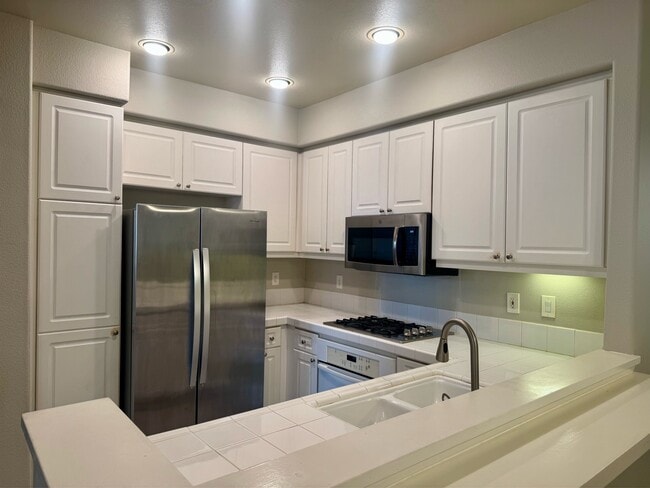 10766 Sabre Hill Dr in San Diego, CA - Building Photo - Building Photo