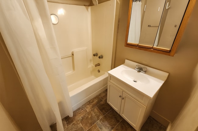 1001 N 9th St in Terre Haute, IN - Building Photo - Building Photo