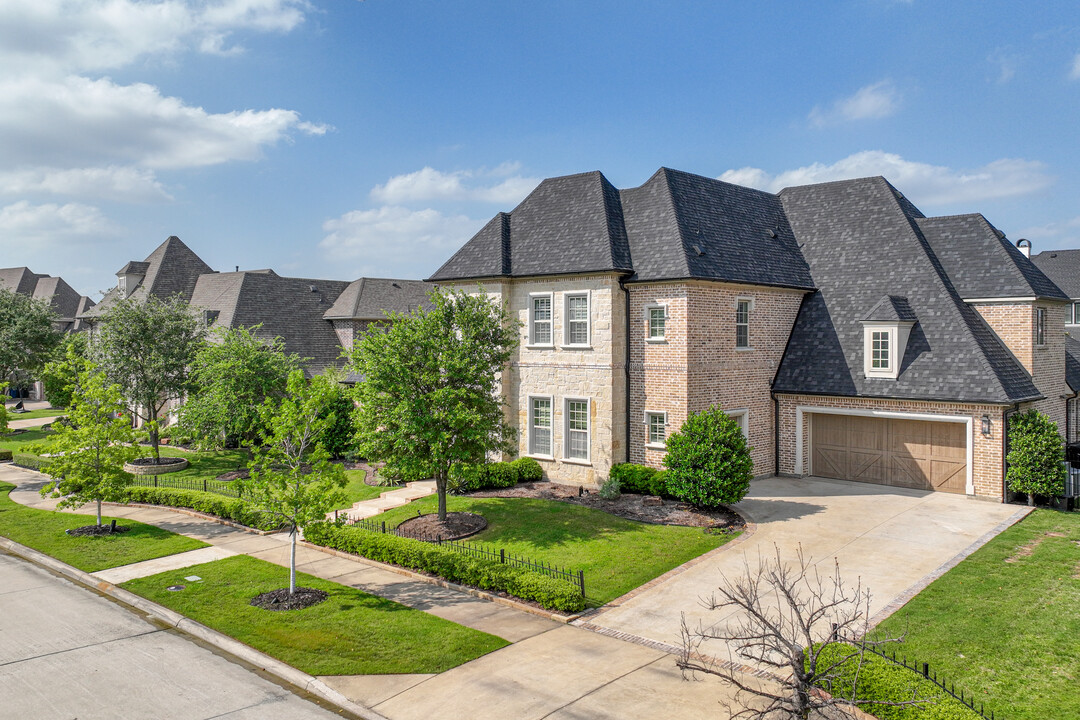 Newman Village in Frisco, TX - Building Photo