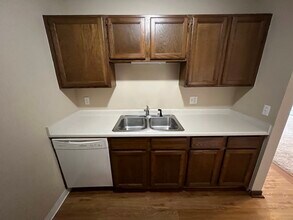 2120 Valleyhigh Dr NW, Unit C202 in Rochester, MN - Foto de edificio - Building Photo