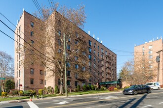 Highview Condominium II in Staten Island, NY - Foto de edificio - Building Photo