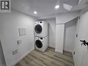 200 Bedrock Dr in Stoney Creek, ON - Building Photo - Building Photo