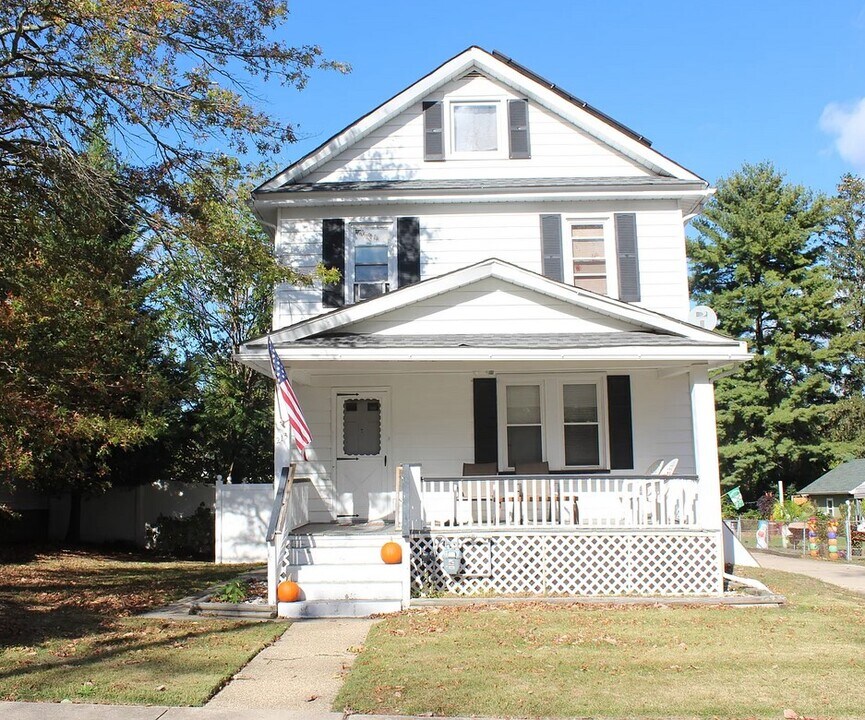213 Swarthmore Rd in Glassboro, NJ - Building Photo