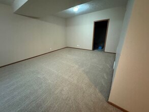 2928 Blackhawk Dr in Bellevue, NE - Foto de edificio - Building Photo