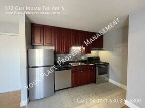 372 Old Indian Trail in Aurora, IL - Building Photo - Building Photo
