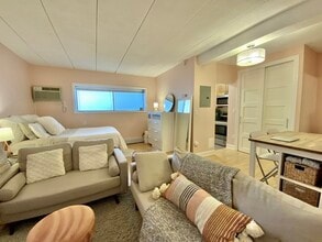 995 Massachusetts Ave in Arlington, MA - Building Photo - Building Photo