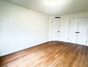 27 Alan Terrace in Jersey City, NJ - Building Photo - Building Photo