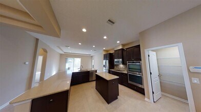 4245 Windcrest Dr in Zephyrhills, FL - Building Photo - Building Photo