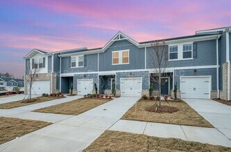 8033 Hidden Ct in Charlotte, NC - Building Photo - Building Photo