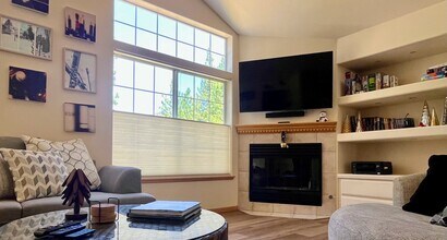 1654 Plateau Cir in South Lake Tahoe, CA - Foto de edificio - Building Photo