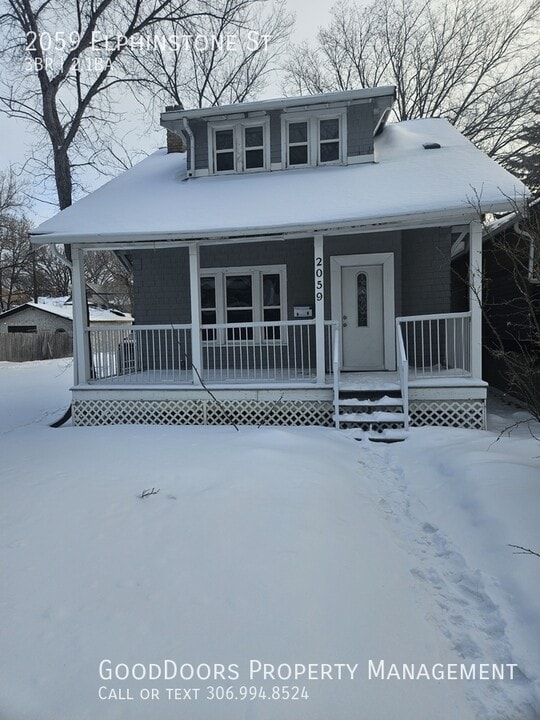 2059 Elphinstone St in Regina, SK - Building Photo