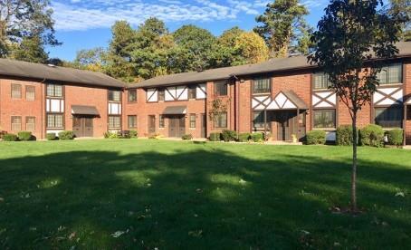property at 47 Pinebrook Pl