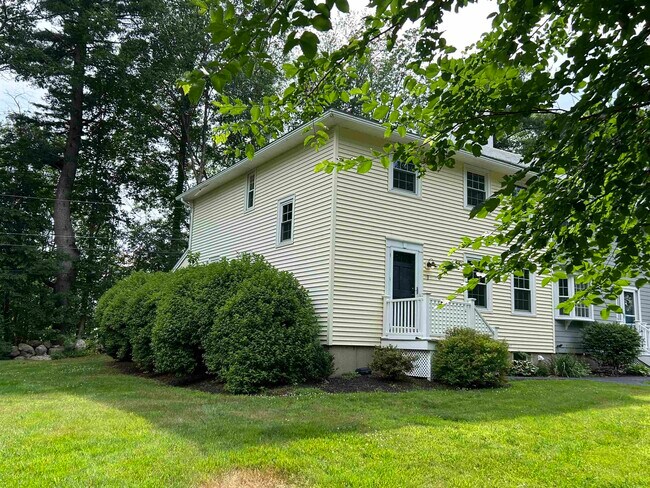 41 Boulder Brook Dr in Exeter, NH - Building Photo - Building Photo