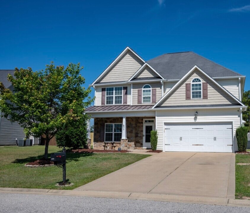 579 Wedgefield Dr in Raeford, NC - Building Photo