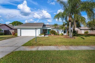 6552 Waterford Cir in Sarasota, FL - Building Photo