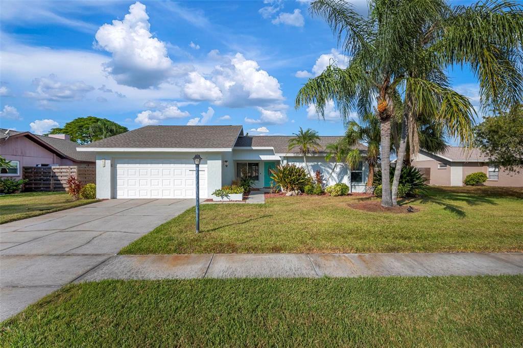 6552 Waterford Cir in Sarasota, FL - Building Photo
