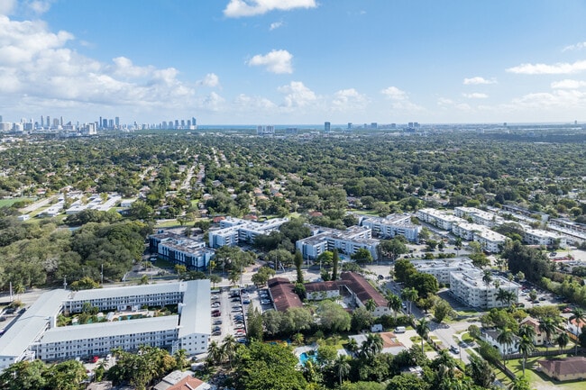 Oak Grove in Miami, FL - Foto de edificio - Building Photo