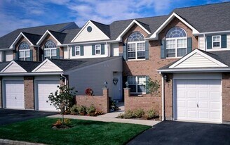 9 Horizon View Dr in Farmingville, NY - Building Photo