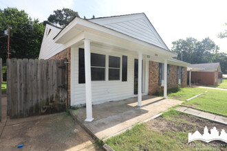 1884 Conerly Dr S in Southaven, MS - Building Photo - Building Photo