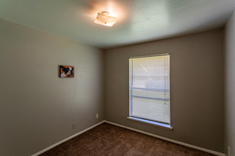 Summerstone Duplexes in Tulsa, OK - Building Photo - Interior Photo