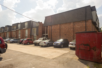 Cypress Trace in New Orleans, LA - Foto de edificio - Building Photo