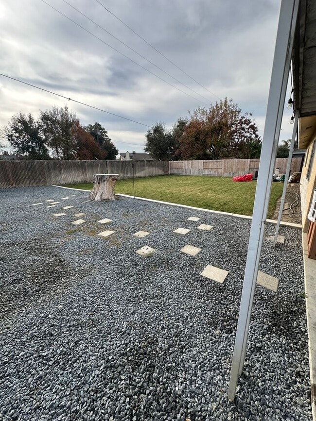 325 E Encore Dr in Hanford, CA - Building Photo - Building Photo