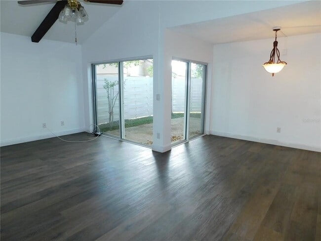 2561 Forest Run Ct in Clearwater, FL - Building Photo - Building Photo