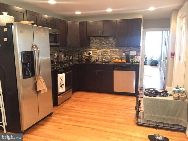 2225 Spruce St-Unit -1 in Philadelphia, PA - Building Photo - Building Photo