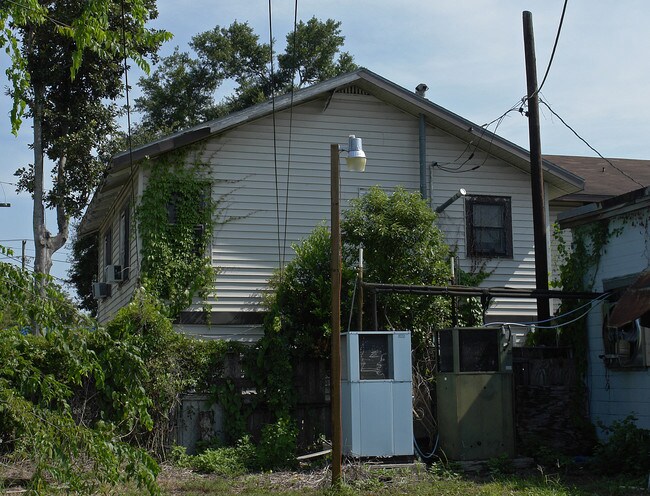 407 NW 13th Ter in Gainesville, FL - Foto de edificio - Building Photo