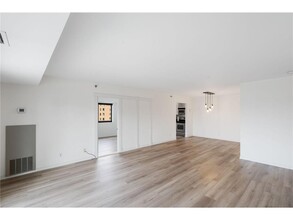 3131 Excelsior Blvd in Minneapolis, MN - Building Photo - Building Photo