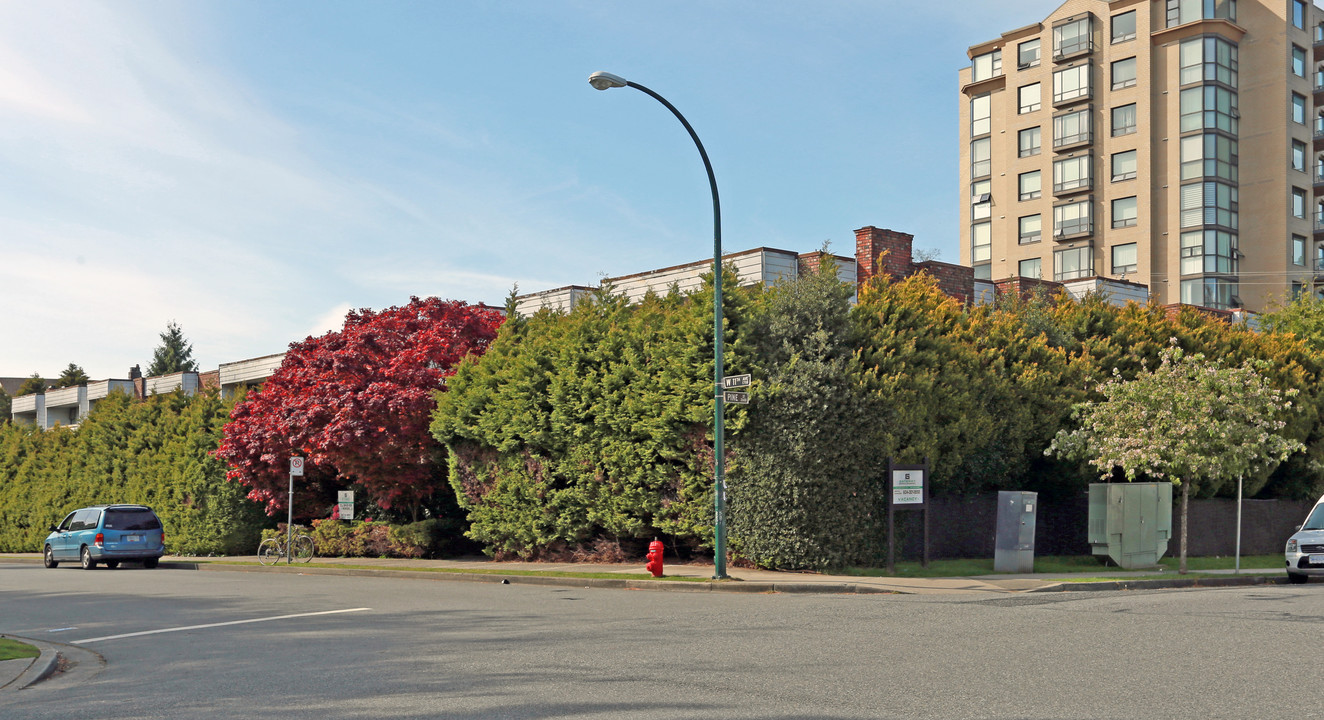 Granville Manor in Vancouver, BC - Building Photo