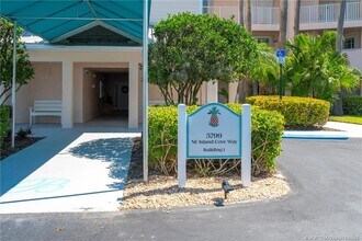 5799 NE Island Cove Way in Stuart, FL - Building Photo - Building Photo