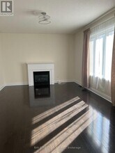 1018 Wilbur Pipher Cir in Newmarket, ON - Building Photo - Building Photo
