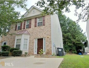 5495 Hampton Ct in College Park, GA - Building Photo - Building Photo