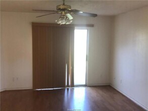 3740 Marielene Cir in College Station, TX - Foto de edificio - Building Photo