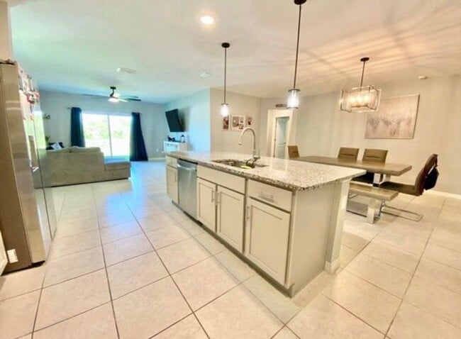 708 Corbin Cir SW in Palm Bay, FL - Building Photo - Building Photo