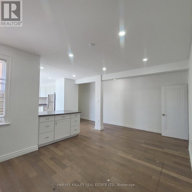 1 Brookdale Ave in Toronto, ON - Building Photo - Building Photo