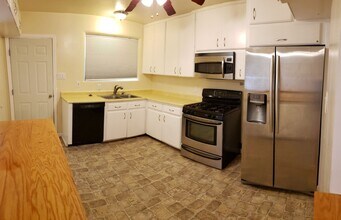 2705 Vermont St NE in Albuquerque, NM - Building Photo - Building Photo