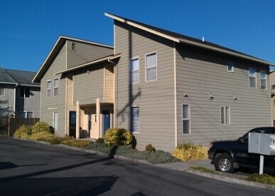 480 S Oak Harbor St in Oak Harbor, WA - Foto de edificio