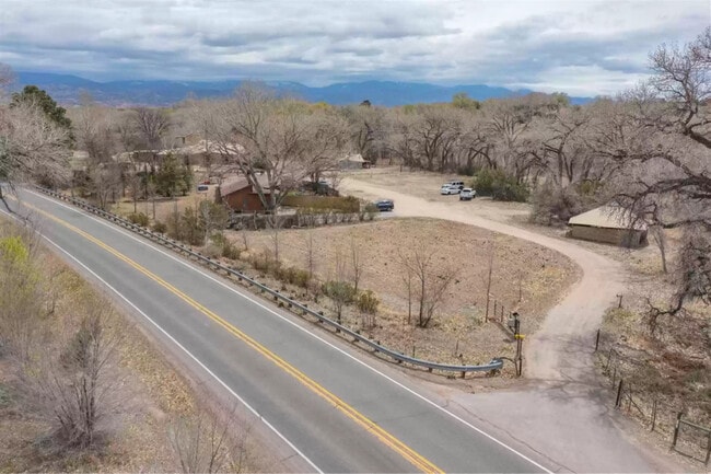 28 NM-503 in Santa Fe, NM - Foto de edificio - Building Photo