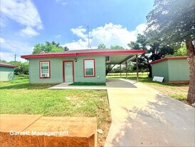 8172 Co Rd 101 in Lampasas, TX - Building Photo