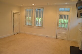 621 W Princess Anne Rd in Norfolk, VA - Building Photo - Building Photo