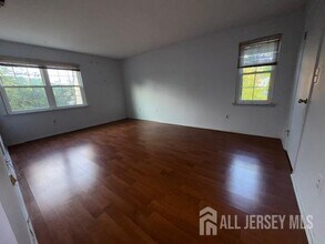 1705 Green Hollow Dr in Iselin, NJ - Building Photo - Building Photo
