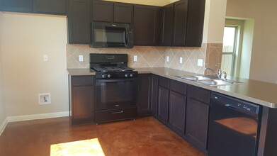 4607 Graceful Ln in Austin, TX - Foto de edificio - Building Photo