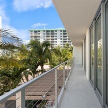 10281 W Bay Harbor Dr in Bay Harbor Islands, FL - Building Photo - Building Photo