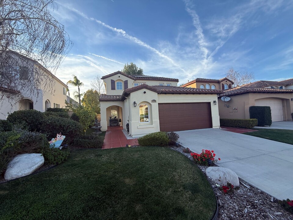 28437 Lobelia Ln in Santa Clarita, CA - Building Photo