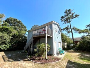 302 Norton St, Unit Guest House Apartment in Oak Island, NC - Building Photo - Building Photo