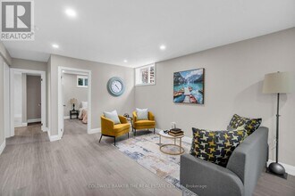 21 Little Lake Dr in Barrie, ON - Building Photo - Building Photo