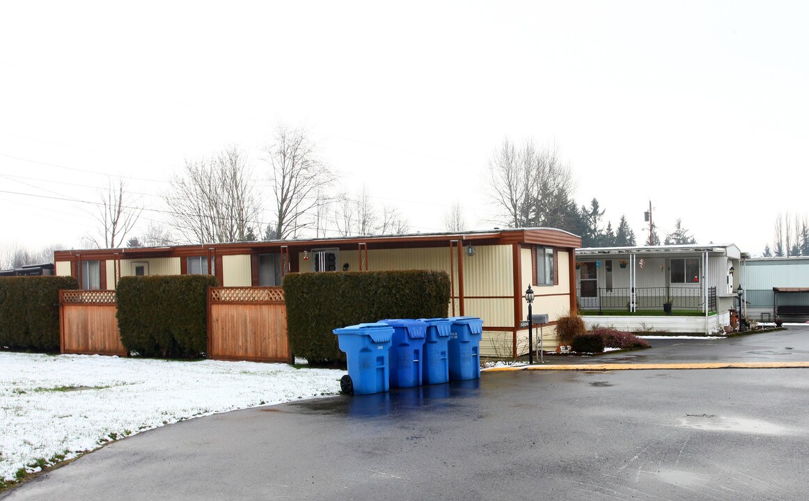 Town & Country Mobile Manors in Puyallup, WA - Building Photo