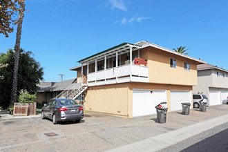 16562 Goldenwest St in Huntington Beach, CA - Building Photo - Building Photo